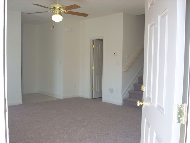 210 Clusters Cir in Mooresville, NC - Building Photo - Building Photo