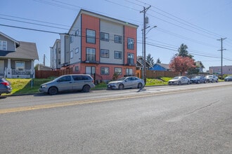 3715 E McKinley Ave in Tacoma, WA - Foto de edificio - Building Photo
