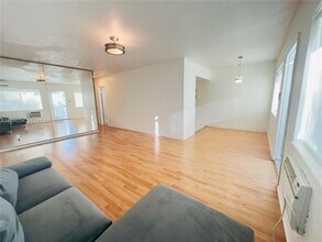 455 Golden Isles Dr in Hallandale Beach, FL - Building Photo - Building Photo