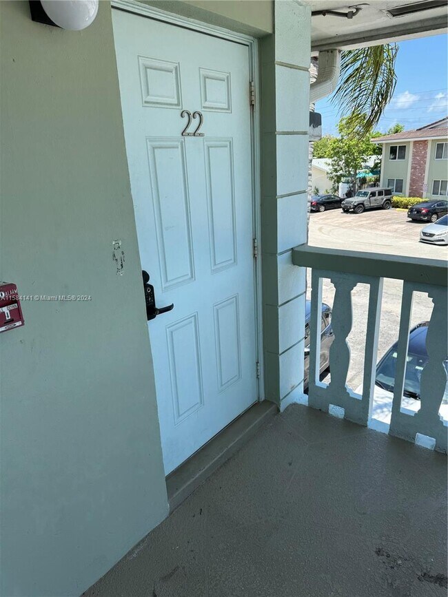 1423 Holly Heights Dr-Unit -22 in Fort Lauderdale, FL - Building Photo - Building Photo