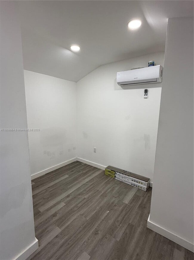 1511 NW 45th St in Miami, FL - Building Photo - Building Photo