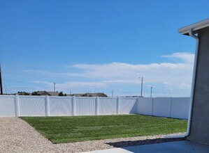 5212 Crested Hill in Pueblo, CO - Foto de edificio - Building Photo