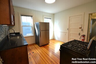 82 Montebello Rd, Unit 1 in Boston, MA - Building Photo - Building Photo
