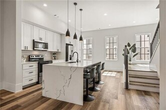 3165 Dogwood Dr in Hapeville, GA - Building Photo - Building Photo