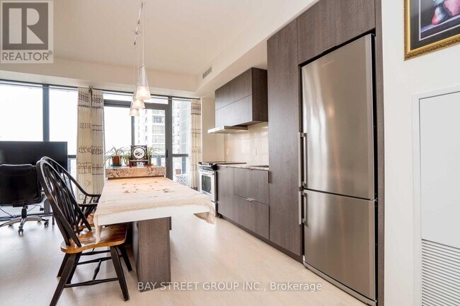 101 Charles St E in Toronto, ON - Building Photo - Building Photo