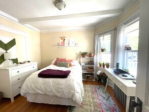 31 Leonard St, Unit 2 in Somerville, MA - Building Photo - Building Photo