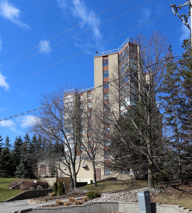 The Highlands By The Park in Cambridge, ON - Building Photo