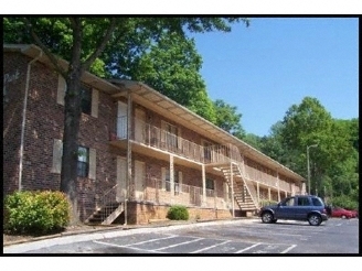 Cedar Village Apartments in Knoxville, TN - Foto de edificio - Building Photo