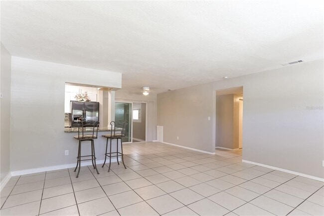 3828 Neptune Dr SE in St. Petersburg, FL - Building Photo - Building Photo