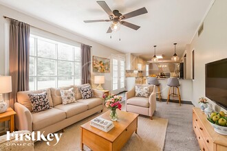 596 Waterview Blvd in Greenfield, IN - Foto de edificio - Building Photo