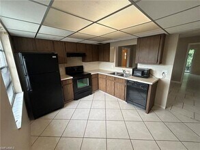 2827 Jackson St, Unit H5 in Ft. Myers, FL - Building Photo - Building Photo