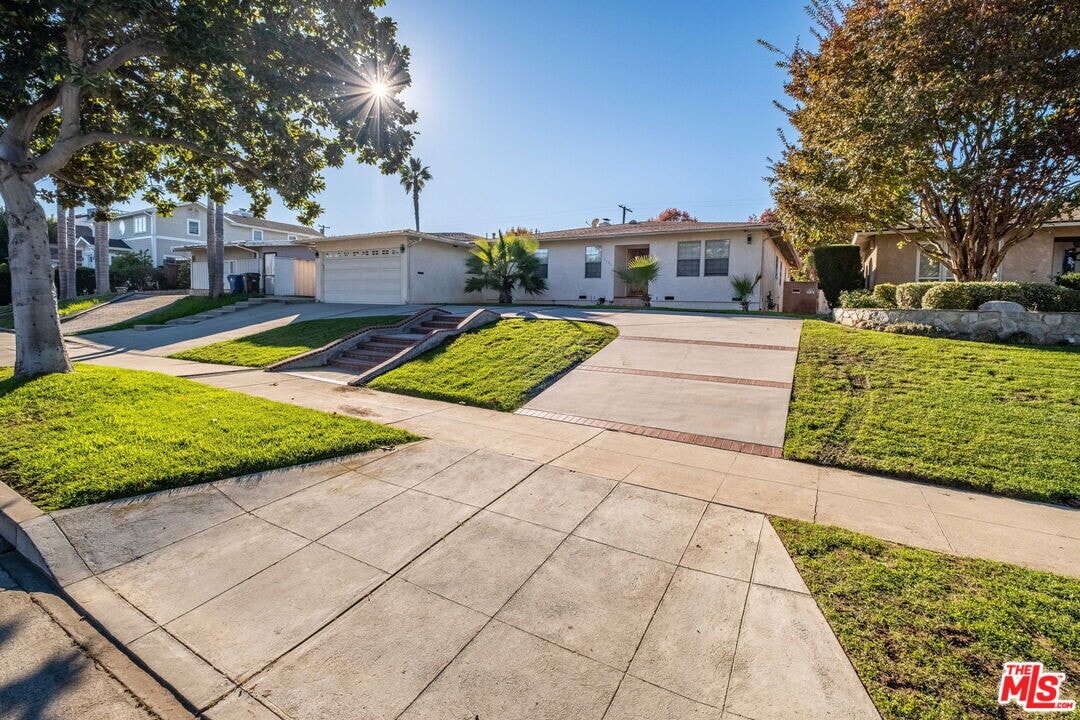 7121 Arizona Ave in Los Angeles, CA - Building Photo