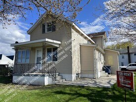 340 Park Ave in Lockport, NY - Building Photo