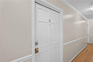 11 Peachtree Hills Ave NE in Atlanta, GA - Building Photo