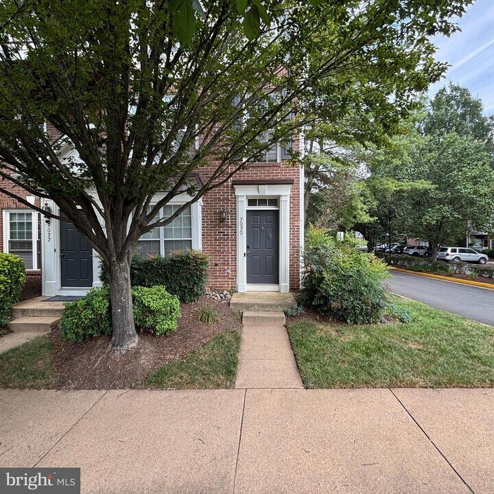 7020 Falls Reach Dr in Falls Church, VA - Building Photo
