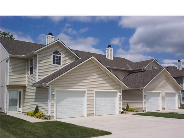 South Gardens Townhomes in Harrisonville, MO - Building Photo