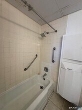 335 Wells St, Unit 1 in Bridgeport, CT - Building Photo - Building Photo