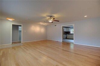 8115 Claremont Dr in Dallas, TX - Building Photo - Building Photo