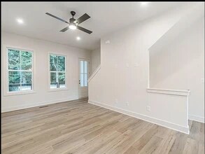 912 Spencer Ave in Atlanta, GA - Foto de edificio - Building Photo