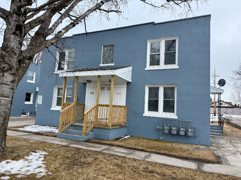 1613 Dewey St in Manitowoc, WI - Building Photo