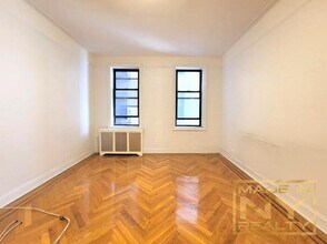 25-74-74 33rd St in Queens, NY - Building Photo - Building Photo
