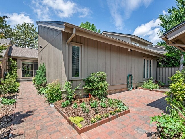 5110 Dunes Ct in Charlotte, NC - Building Photo - Building Photo