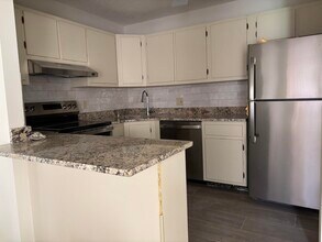 331 Knotty Pine Cir in Greenacres, FL - Building Photo - Building Photo