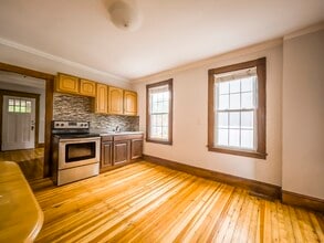 116 Hampden St in Chicopee, MA - Building Photo - Building Photo