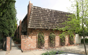 1719 T St in Sacramento, CA - Building Photo - Building Photo