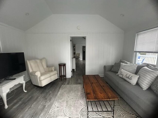245 Springville Rd in Southampton, NY - Building Photo - Building Photo