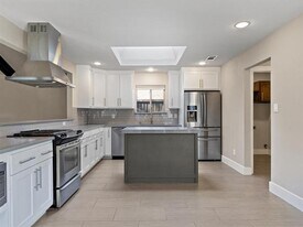 7109 Canongate Dr in Dallas, TX - Building Photo