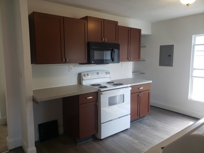 255 Elmwood Ave, Unit UPPER in Newark, OH - Building Photo - Building Photo