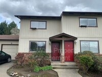 2024 NE Fairview Ave