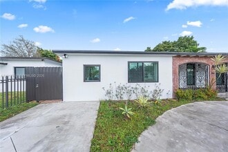 161 SW 52nd Ct in Coral Gables, FL - Foto de edificio - Building Photo