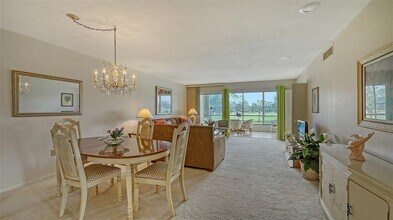 7405 W Country Club Dr N in Sarasota, FL - Building Photo - Building Photo