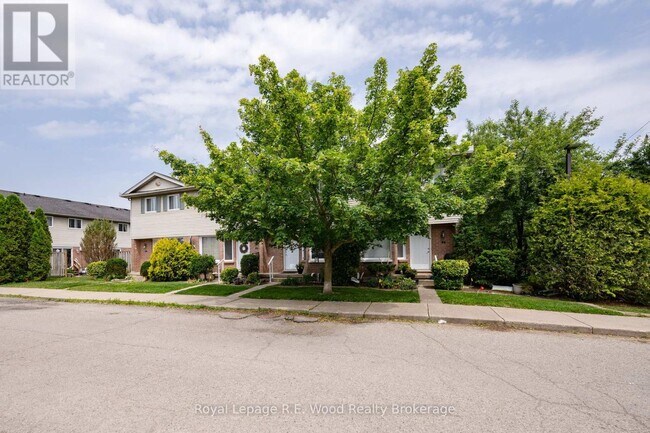 10 Dufferin St in Norwich, ON - Building Photo - Building Photo