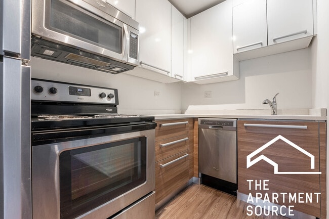 property at 925 W Carmen Ave