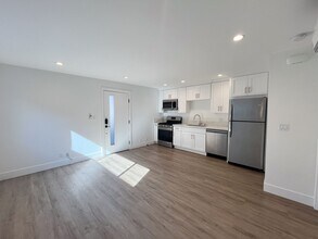 350 Hermosa in Hermosa Beach, CA - Foto de edificio - Building Photo