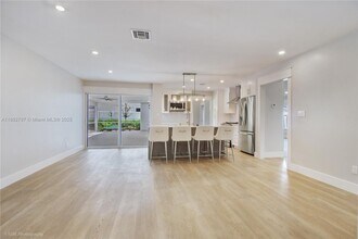 11011 SW 110th Rd in Miami, FL - Building Photo - Building Photo