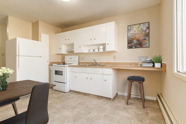 Mount Rose Apartments in Camrose, AB - Building Photo - Building Photo