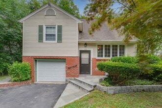 133 Manville Rd in Pleasantville, NY - Building Photo - Building Photo