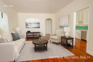 450 S Kenmore Ave, Unit 302 in Los Angeles, CA - Building Photo