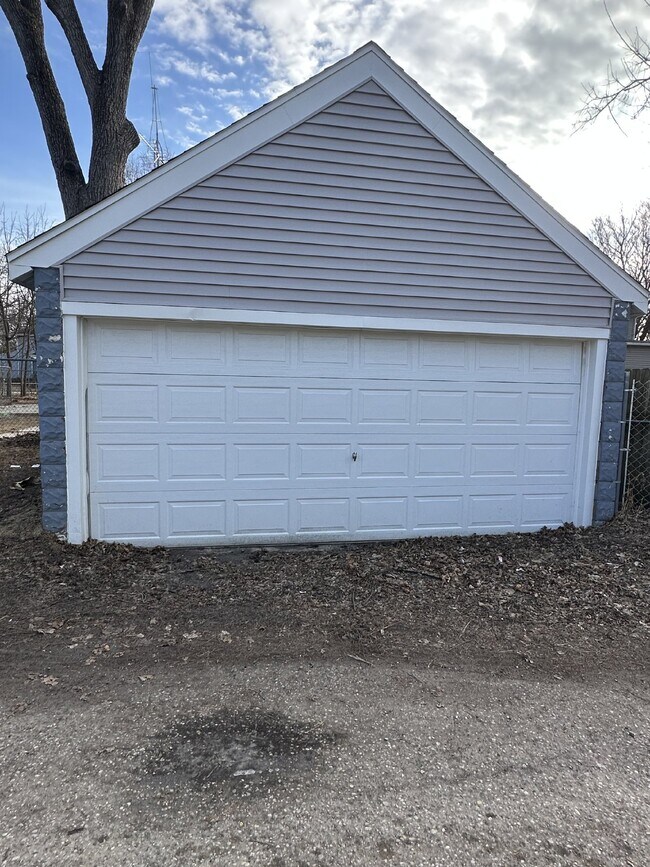 911 Portland Ave in Beloit, WI - Building Photo - Building Photo
