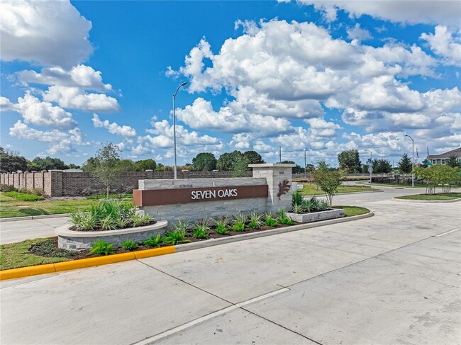 2230 Memory Oaks Dr in Tomball, TX - Foto de edificio - Building Photo