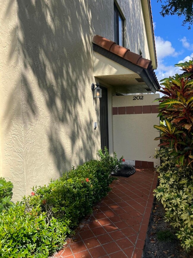 10399 S Circle Lake Dr in Boynton Beach, FL - Building Photo - Building Photo