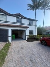 9831 NW 24th St in Sunrise, FL - Building Photo - Building Photo