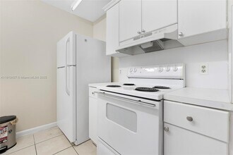 800 SW 131st Ave in Pembroke Pines, FL - Building Photo - Building Photo