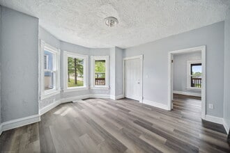 132 Akin Ave in Joliet, IL - Foto de edificio - Building Photo