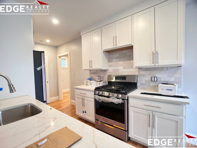 31 Shannon St, Unit 4 in Boston, MA - Foto de edificio - Building Photo