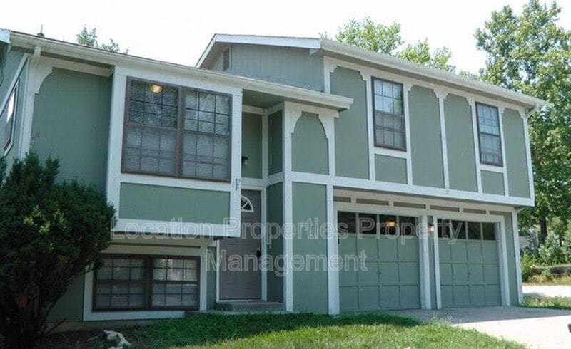 3209 W 24th Terrace in Lawrence, KS - Building Photo